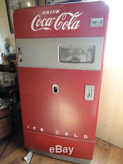 Coca Cola machine. 1947 Vendo F-83. Cools and works fine