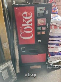 Coca cola machine vintage