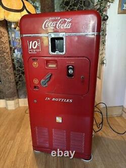 Coco-Cola Vending Machine 1956 3-D Model 32