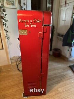 Coco-Cola Vending Machine 1956 3-D Model 32