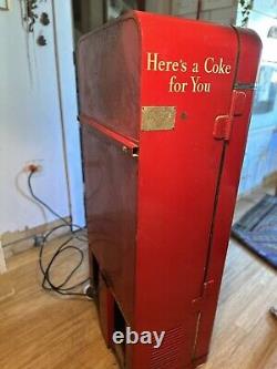 Coco-Cola Vending Machine 1956 3-D Model 32