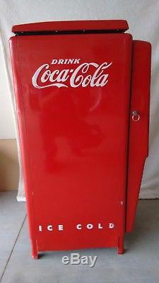 Coke Cavalier C-27 Soda Vending Machine CocaCola