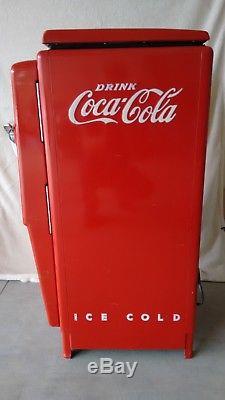 Coke Cavalier C-27 Soda Vending Machine CocaCola