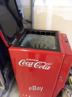 Coke Cavalier C-27 Soda Vending Machine CocaCola