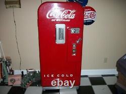 Coke Cola Vendo 39 Machine