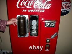 Coke Cola Vendo 39 Machine