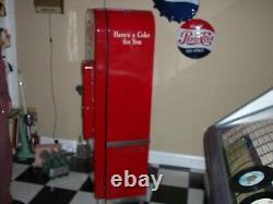 Coke Cola Vendo 39 Machine