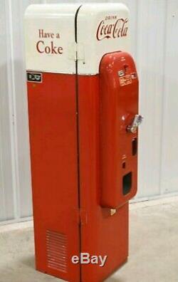 Coke Machine 1956 VMC-44