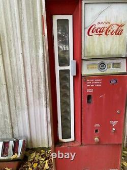 Coke Machine (Model CS-96) Cavalier (NOT WORKING) SEE VIDEO