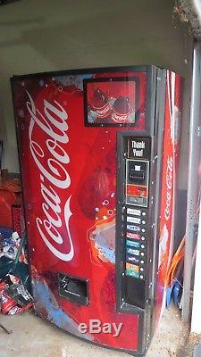 Coke Soda Vending Machine Intellivend 2000