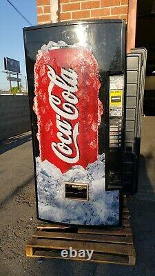 Coke Vending Machine Model 44000/252-7