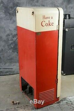 Coke machine Cavalier cs 72 A. Original condition