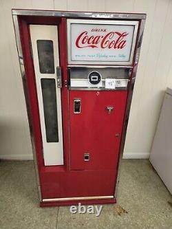 Coke machine vintage