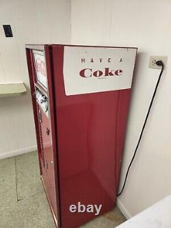 Coke machine vintage