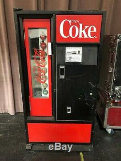 Coke machine vintage great condition working ice cold cokes