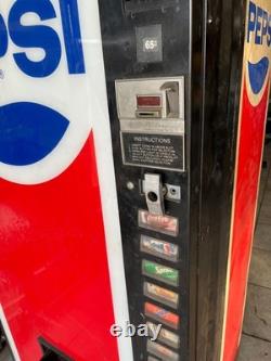 Dixie Narco 440 Drink Vending Machine 8 Selection