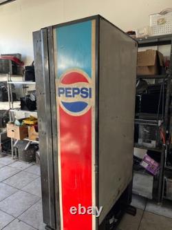 Dixie Narco 440 Drink Vending Machine 8 Selection