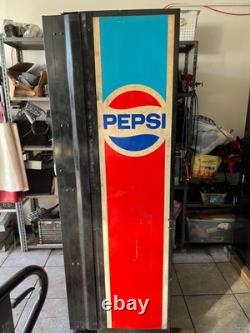 Dixie Narco 440 Drink Vending Machine 8 Selection