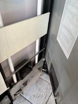 Dixie Narco 440 Drink Vending Machine 8 Selection