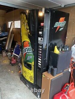 Dixie Narco 501E Multi Soda Vending Machine 12oz