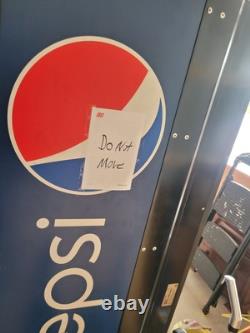 Dixie-Narco 501E Vending Machine, Soda/Drink. Used Untested Missing Lock
