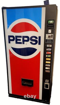 Dixie Narco 8 select Soda Vending Machine Pepsi