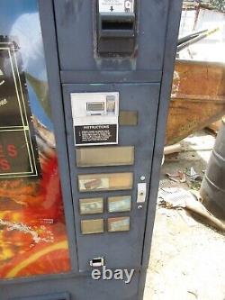 Dixie Narco DNCB 522T 300-6 Soda Beverage Vending Machine