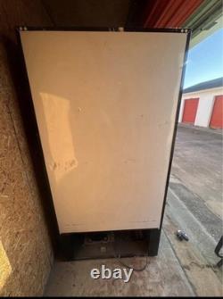 Dixie-Narco E Model DNCB 7UP Soda Vending Machine Commercial Cold Beverage