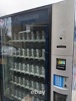 Dixie Narco Glassfront Soda Vending Machine DN-5800 READ CAREFULLY
