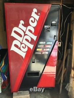 Dr Pepper 240-6 Flat Front Soda Vending Machine