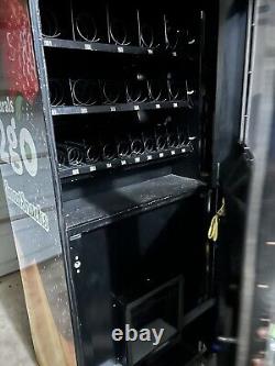 Healthy You Seaga Combo Soda / Snack Vending Machine Great Condition