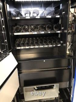 Hy900 Combo Soda / Snack Vending Machine Great Condition