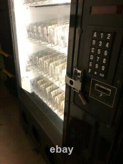 Ice-Cold Dixie-Narco 40-selection Glass Front Soda & Drinks Vending Machine