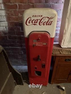Model 44 Coca-Cola Vintage Drink Coca-Cola Red & White Vending Machine
