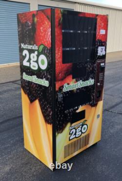 Naturals 2 Go N2g4000 Combo Soda / Snack Vending Machine Great Condition