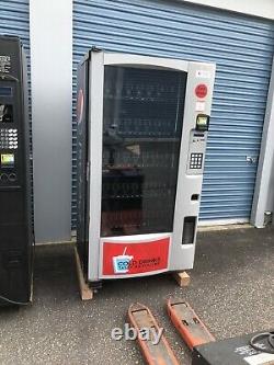 Nice And Clean Royal Rvv500 Glass Front Soda / Drink Vending Machine With Arm