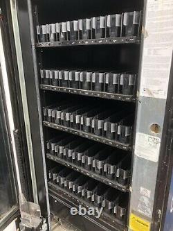 Nice And Clean Royal Rvv500 Glass Front Soda / Drink Vending Machine With Arm