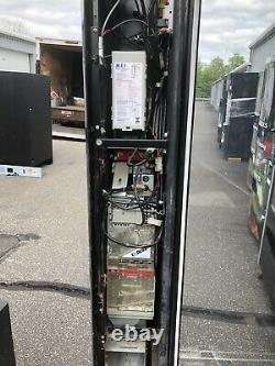 Nice And Clean Royal Rvv500 Glass Front Soda / Drink Vending Machine With Arm