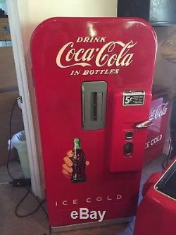 Old Coca Cola Vending Machine