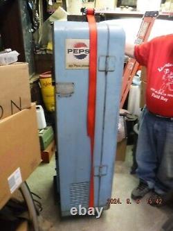 PEPSI MACHINE VMC 33 VINTAGE All Original/RUNS AND COOLS RARE FIND GREAT SHAPE