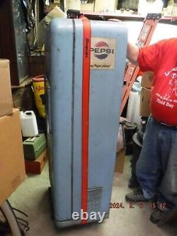 PEPSI MACHINE VMC 33 VINTAGE All Original/RUNS AND COOLS RARE FIND GREAT SHAPE