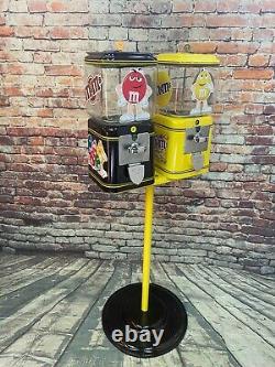 Peanuts & chocolate M&m's candy machine vintage Acorn gumball candy penny