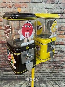 Peanuts & chocolate M&m's candy machine vintage Acorn gumball candy penny