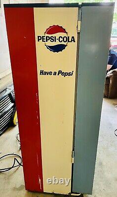 Pepsi Cola Vendorlator Bottle Vending Machine with Key Runs and Cools VFA56BA