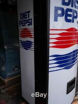 Pepsi cola vending machine Excellent Condition with key