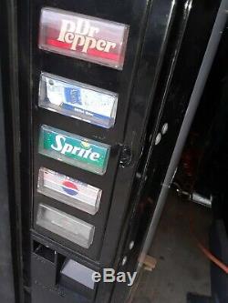 Pepsi cola vending machine Excellent Condition with key
