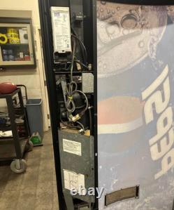 Pepsi vending machine Does not work! Don't know what's wrong with it