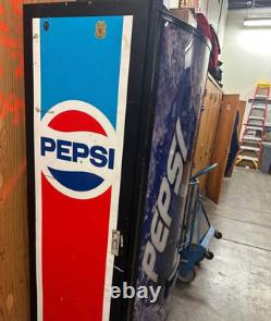 Pepsi vending machine Does not work! Don't know what's wrong with it