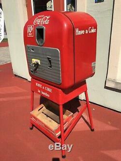 RARE VINTAGE c1957 VENDORLATOR 27 COKE MACHINE withSTAND, KEYS, ORIGINAL & COLD