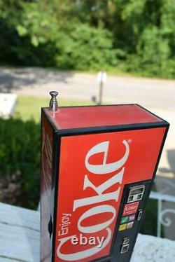 RARE Vintage Collectible Coca Cola Advertising Transistor Radio Vending Machine